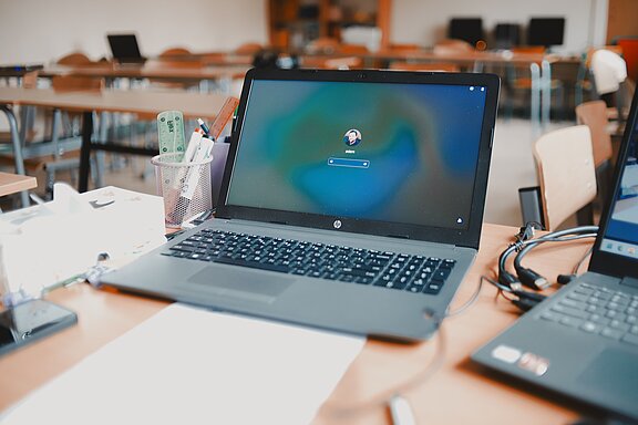 Symbolbild: Anmeldung an einem Laptop
